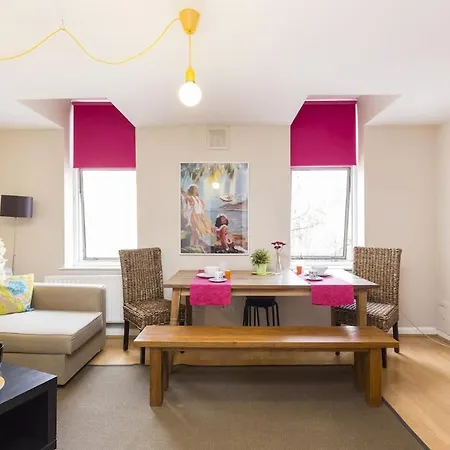 Trendy Spacious 1 Bedroom Flat